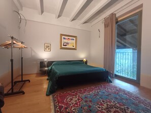 Rom, ikke-røyk, hageutsikt | Blendingsgardiner, wi-fi (inkludert) og sengetøy