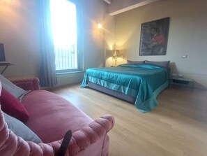 Cortinas blackout, wifi gratis y ropa de cama 