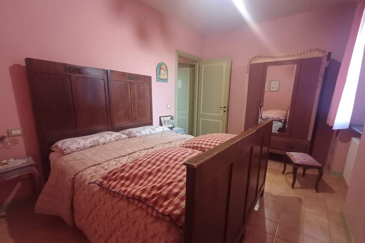 1 habitación, cortinas blackout, wifi gratis y ropa de cama