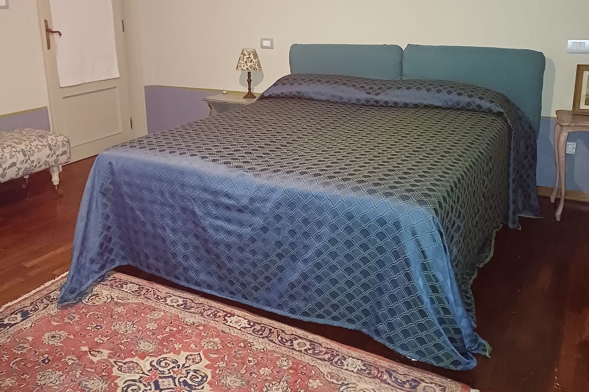 1 habitación, cortinas blackout, wifi gratis y ropa de cama