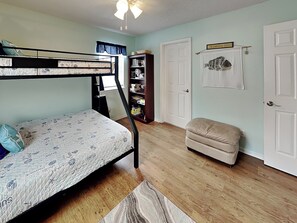 2 habitaciones, tabla de planchar con plancha, internet y ropa de cama