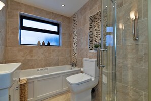 Bathroom - Charming Cottage in Kingsley, No Deposit (Stoke-on-Trent)