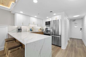 Fridge, oven, stovetop, dishwasher
