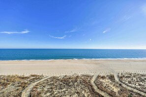 On the beach - Luxe Oceanfront Penthouse | Pool, Hot Tub & Deck (Ocean City)