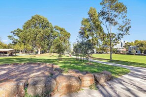 Property grounds - Melbourne getaway in central Richmond (Richmond)