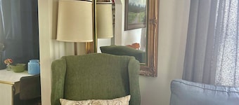 Spacious house in charming Roanoke this home can sleeps 4+