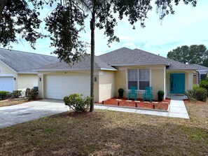 Exterior - Beautiful South-Facing Pool Home in Southern Dunes (Haines City)