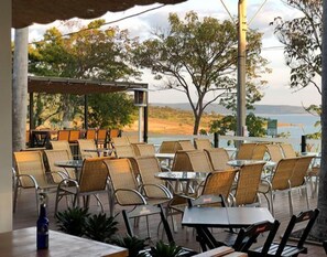 Tempat makan luar