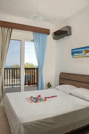 2 bedrooms, in-room safe, iron/ironing board, free WiFi