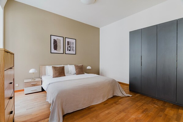 2 makuuhuonetta, silitysrauta/-lauta, ilmainen Wi-Fi, vuodevaatteet