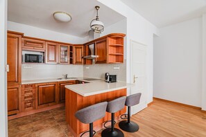 Mikroaaltouuni, uuni, astianpesukone