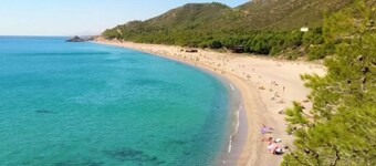 Villa with swimming pool, barbecue and playground. Ideal to enjoy with the family