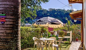 Outdoor dining - Casa em Teresópolis com Piscina e Lazer (Teresópolis)