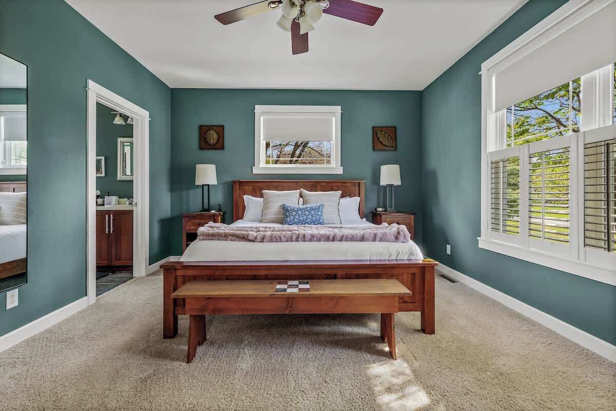 6 soveværelser, skrivebord, strygejern/strygebræt, weekendseng