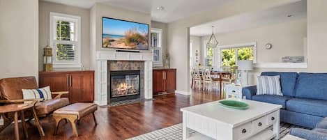 Smart-TV, Kamin, Bücher