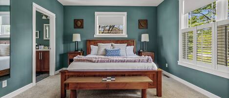 6 habitaciones, escritorio y tabla de planchar con plancha