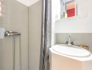 Apartment | Bathroom