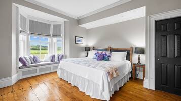 7 quartos, ferros/tábuas de passar roupa, berço de viagem