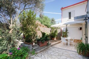 Outdoor dining - B&B San Giorgio: Studio Standard (Puglia)