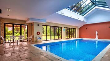 Cottage | Kolam renang | Kolam renang indoor dan kolam renang outdoor