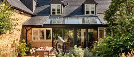 Cottage | Outdoor dining