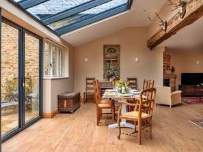 Cottage | Dining - Villa in Pollenca With Sea Views & Pool (Chipping Norton)