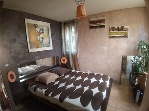 2 chambres, fer et planche à repasser, Wi-Fi, draps fournis