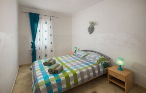 2 habitaciones, tabla de planchar con plancha, wifi y ropa de cama