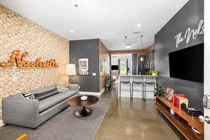TV, offices - Beautiful Condo for 4, Mins to Nashville Nightlife (Nashville)