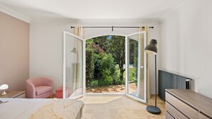 Unclassified image, 3 of 85, button - Mas de Peyrol : Provencal house, swimming pool, large garden & Family moments (COLLOBRIERES)
