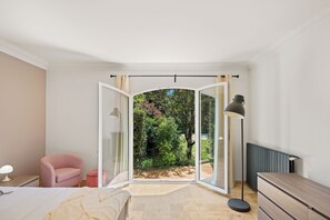 4 habitaciones, tabla de planchar con plancha, wifi y ropa de cama