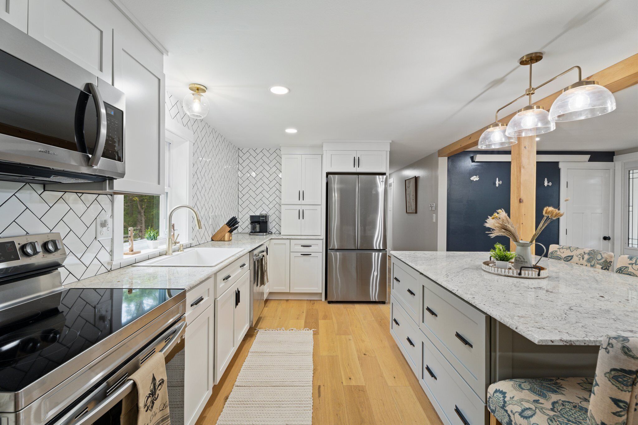 Refrigerador, microondas, horno y parrilla de estufa 