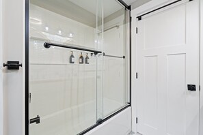 Dusche, Haartrockner, Seife
