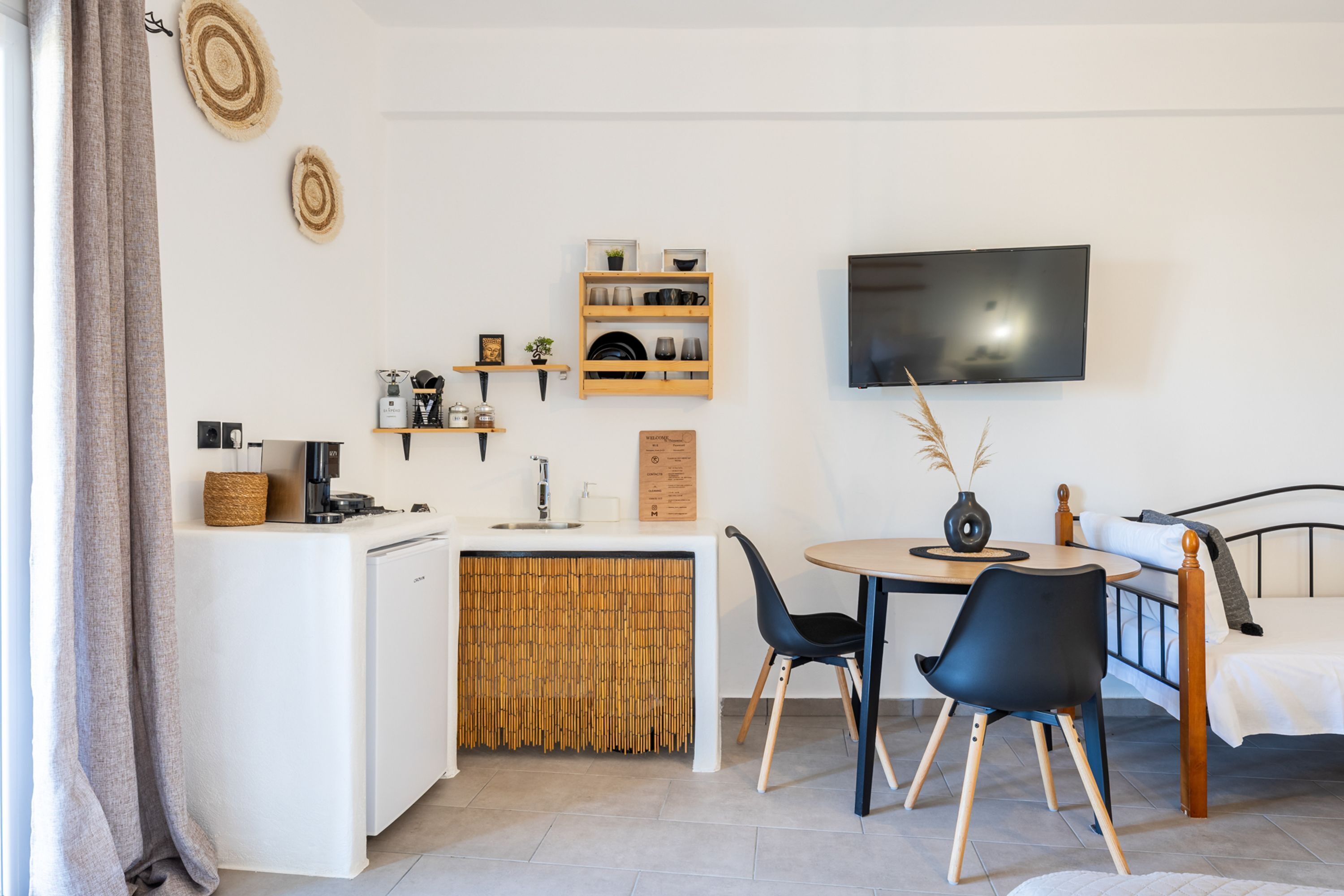 Studio, fumeurs | 2 chambres, bureau