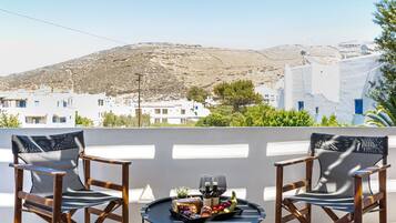 Studio, Smoking | Exterior