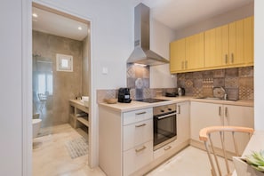 Studio | 3 bedrooms, desk, soundproofing
