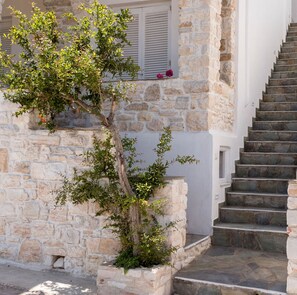 Studio | 3 bedrooms, desk, soundproofing - Michael Zeppos Studios, Naousa (Paros)