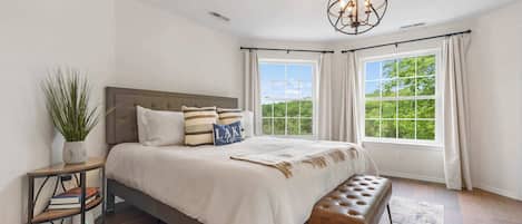 2 soverom, strykejern/-brett, reiseseng for barn og wi-fi