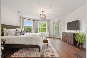 10 habitaciones, tabla de planchar con plancha, cuna de viaje y wifi 