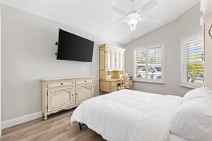 2 bedrooms, desk, iron/ironing board, WiFi