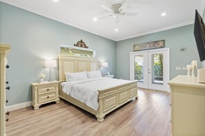 2 bedrooms, desk, iron/ironing board, WiFi - Walk to Sumter Square ~ Cozy updated 2 BR/2BA ~ Entertainers Dream Lanai (The Villages)