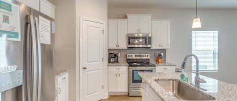 House (3 Bedrooms) | Interior