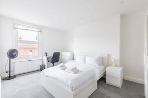 2 chambres, bureau, accès Internet, draps fournis