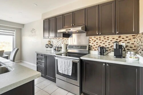 Executive 4BD/3BA home with Free Parking|Wi-fi|Office|Views|Park Access