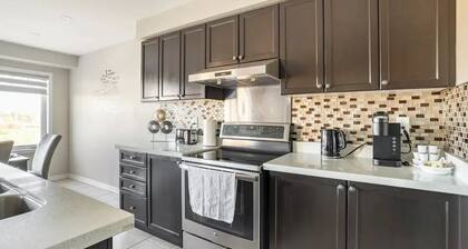 Executive 4BD/3BA home with Free Parking|Wi-fi|Office|Views|Park Access