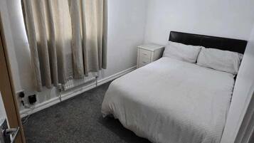 House | 3 bedrooms, iron/ironing board, free WiFi, bed sheets