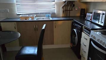 House | Private kitchen | Fridge, microwave, oven, stovetop