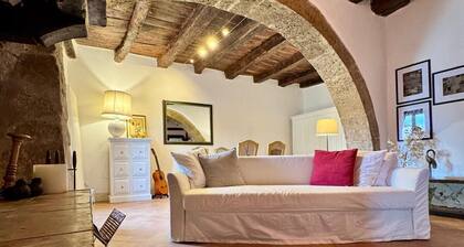 Charming apartment in medieval Sacrofano with WiFi. Rome is just few steps away!