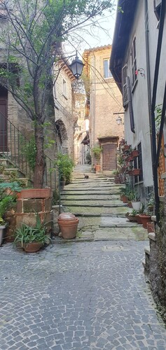 Charming apartment in medieval Sacrofano with WiFi. Rome is just few steps away!