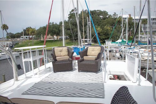 3-bedroom 60' Yacht - Scenic Harbor